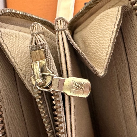 Louis Vuitton Damier Azur Zippy Wallet - Picture 5 of 15